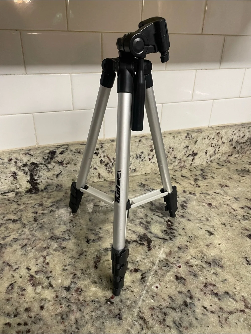 I3ePro BP-TR50 50-inch aluminum tripod 3-way pan head with a bubble level